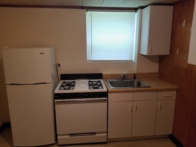 Primary Photo - 2110 Larchwood St NE