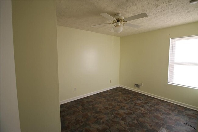 Building Photo - 5292 Bells Ferry Rd