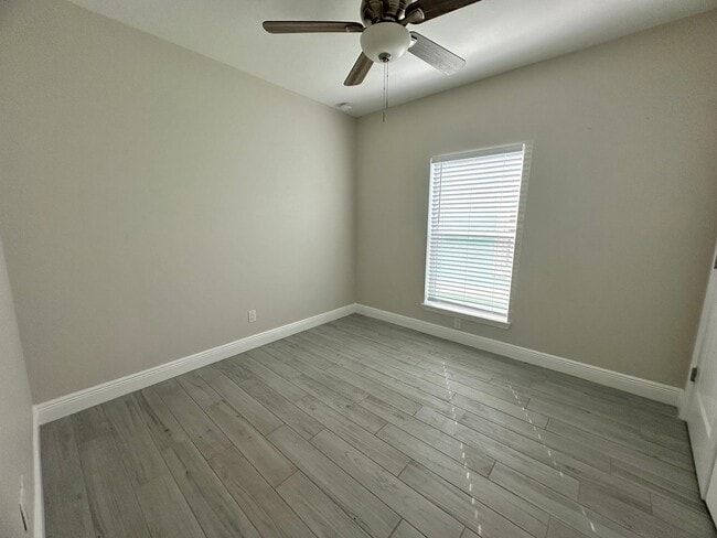 Building Photo - 621 E Virginia Ave