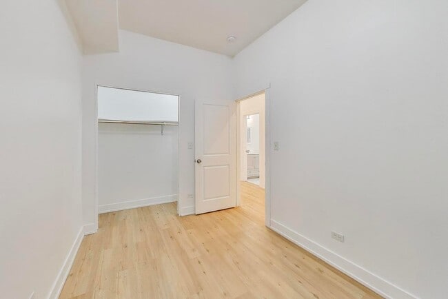 Building Photo - 1908 W 48th St