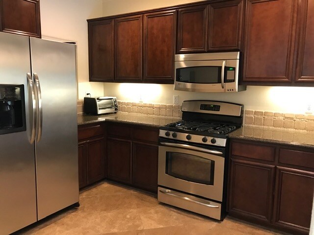 Building Photo - 10715 Camarillo St