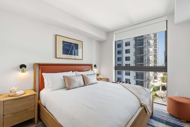 Building Photo - 11 NE 6th St