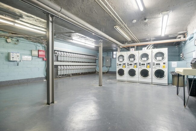 Building Photo - 148 37th St