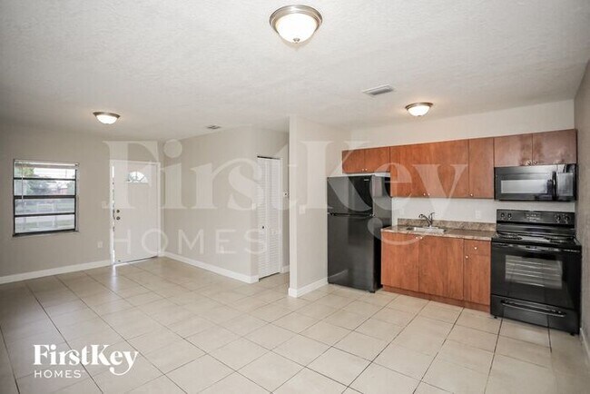 Building Photo - 14640 Tyler St