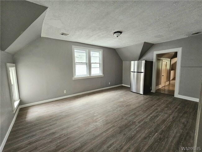 Building Photo - 102 17th St