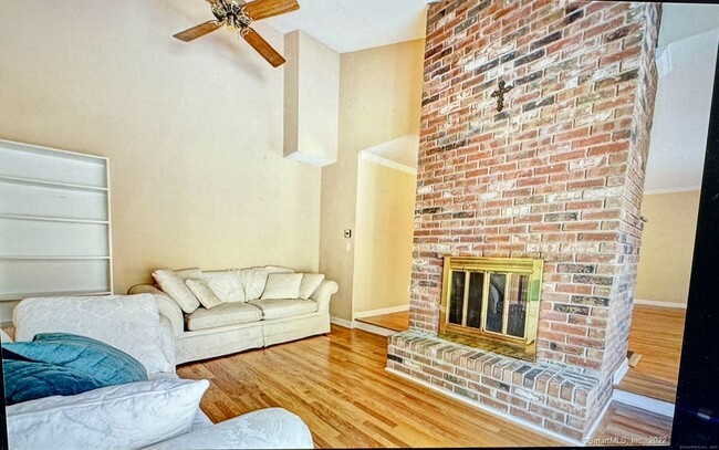 Building Photo - 136 Tunxis Village