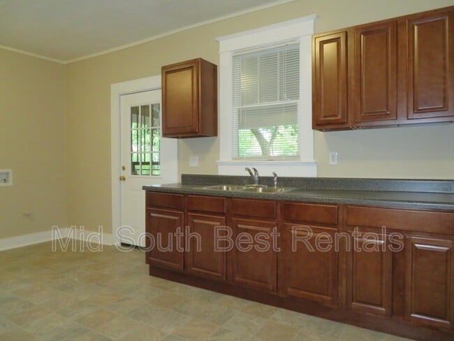 Building Photo - 3221 Choctaw Ave