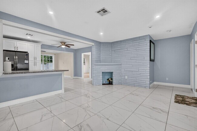 Building Photo - 2707 Bahama Dr