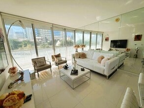 Building Photo - 495 Brickell Ave