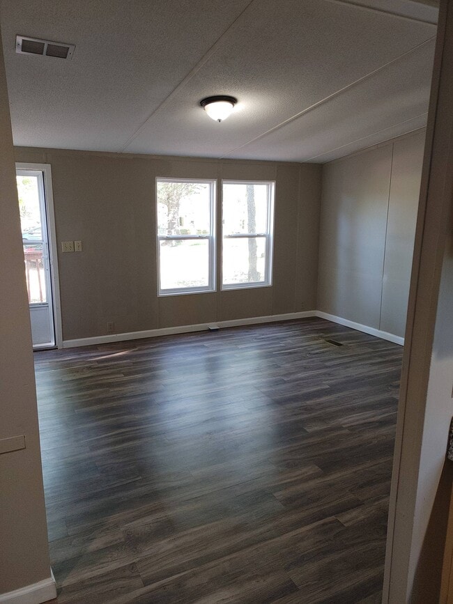 Building Photo - 30 Cambridge Dr