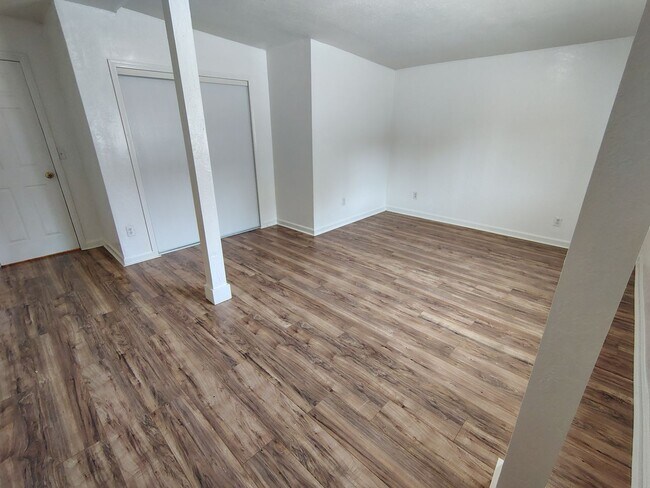 Building Photo - 1351 Leonard Ave