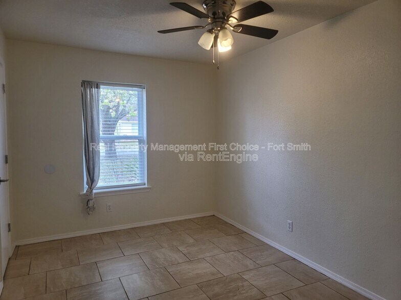 Building Photo - 1028 Chitwood St