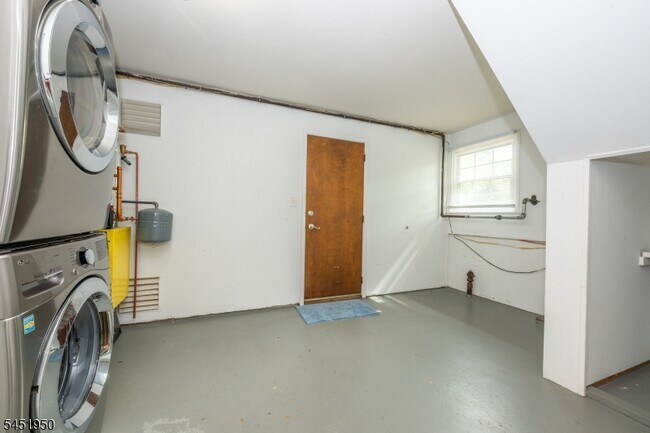Building Photo - 65 Wetmore Ave