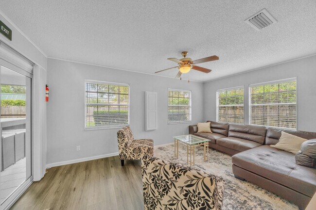 Building Photo - 1350 Riverside Cir