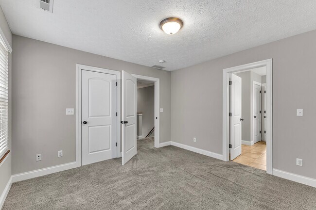 Building Photo - 345 Kenilworth Rd