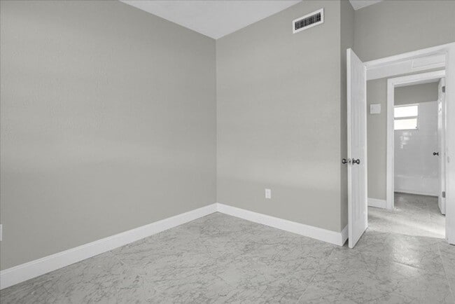 Building Photo - 3207 Sherry Dr