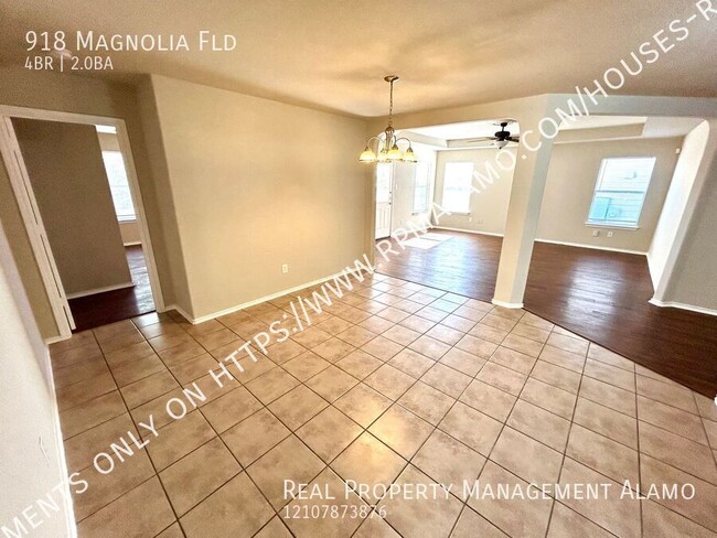 Building Photo - AVAILABLE NOW! Beautiful 4 Bedroom /2 Bath...