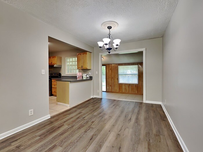 Building Photo - 2511 Green Oak Dr
