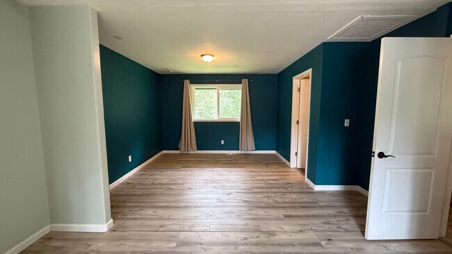 Building Photo - 20251 Eagle River Rd