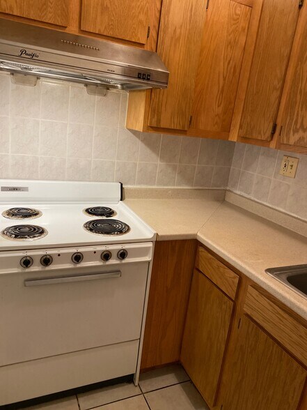 Kitchen - 1231 Race St