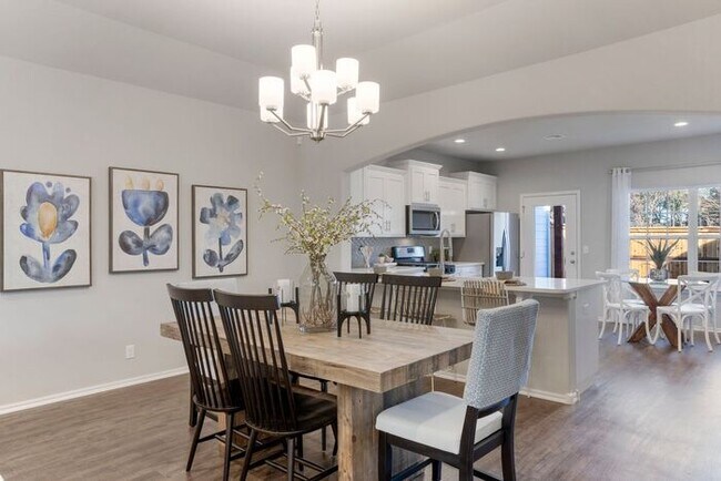 Building Photo - 3/2/2 Patio Home! Broken Arrow!