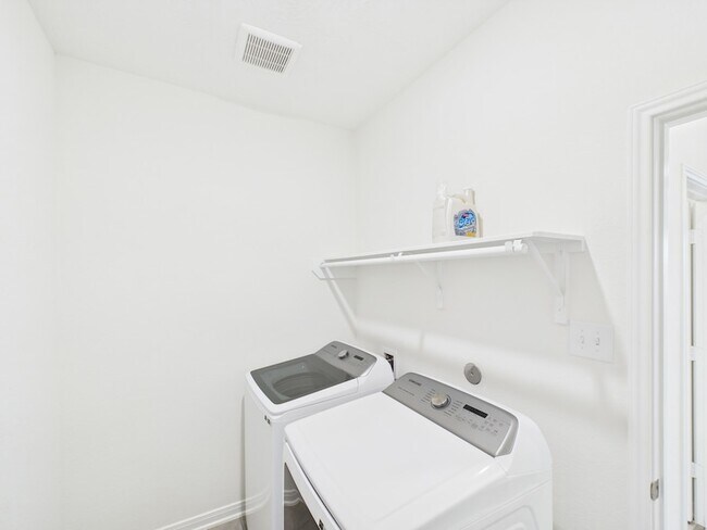 Building Photo - 15643 Fellswood Dr