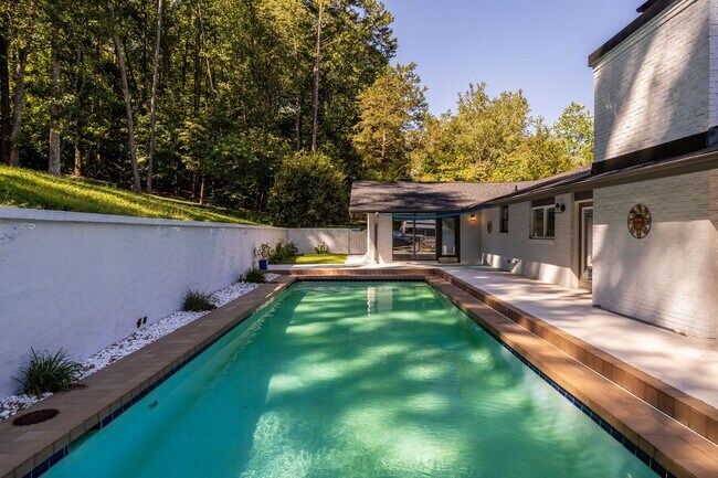 Building Photo - 10030 Tan Rara Dr