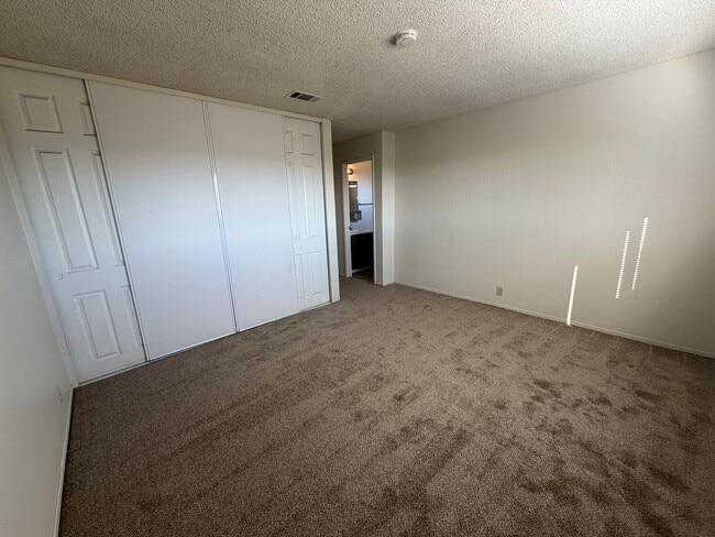 Building Photo - 4 bedroom, 2 bathroom home located in Suisun, CA