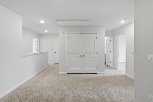 Building Photo - 21 Berryville Dr