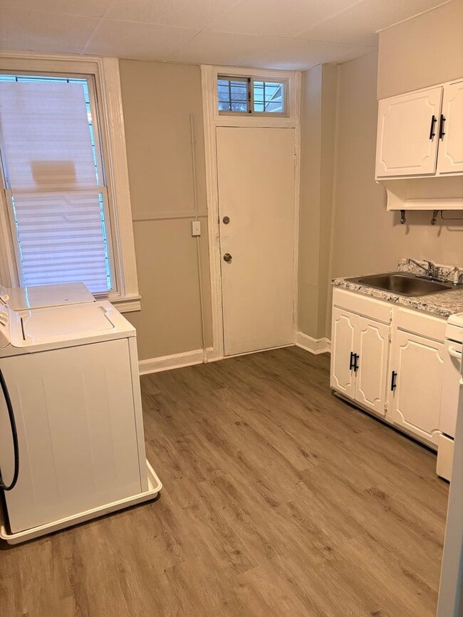 Building Photo - Spacious Baltimore Rowhome with Modern Updates – Available Now in Reservoir Hill