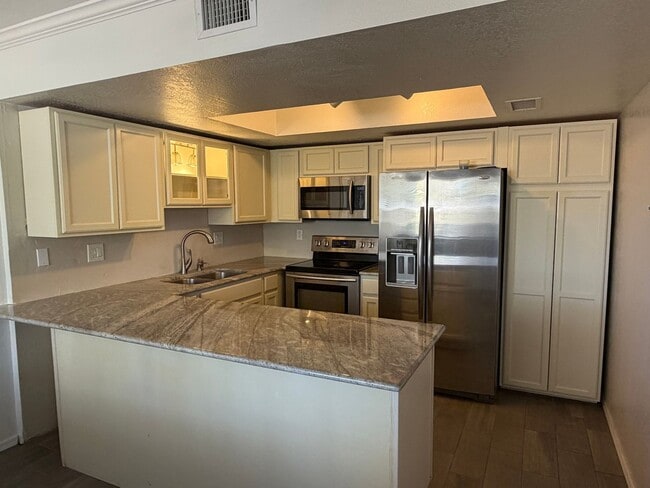 Building Photo - 3 bedroom 2 bath Home