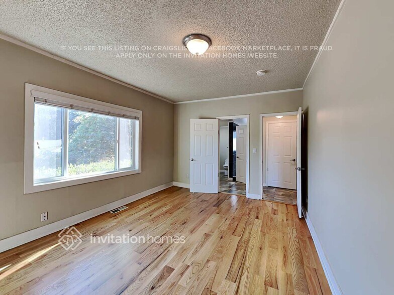Building Photo - 825 98th St S