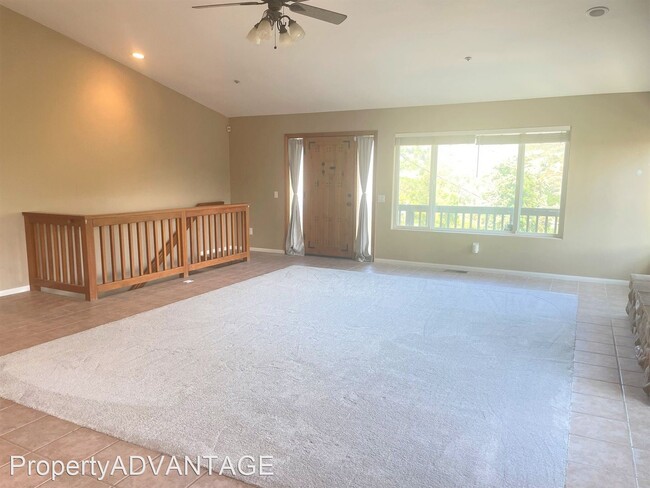 Building Photo - 3 br, 2.5 bath House - 731 Lingel Dr