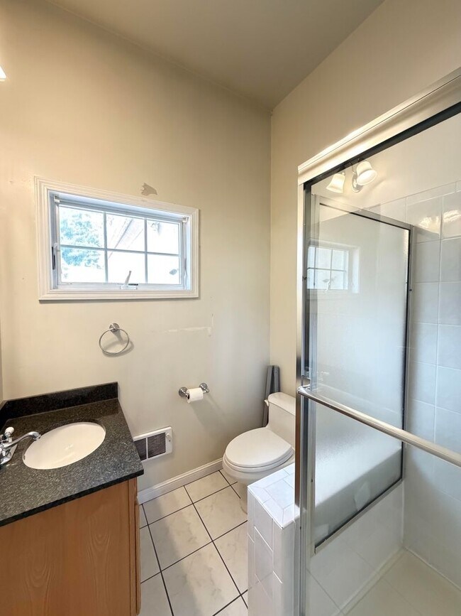 Building Photo - 738 Palmera Ct