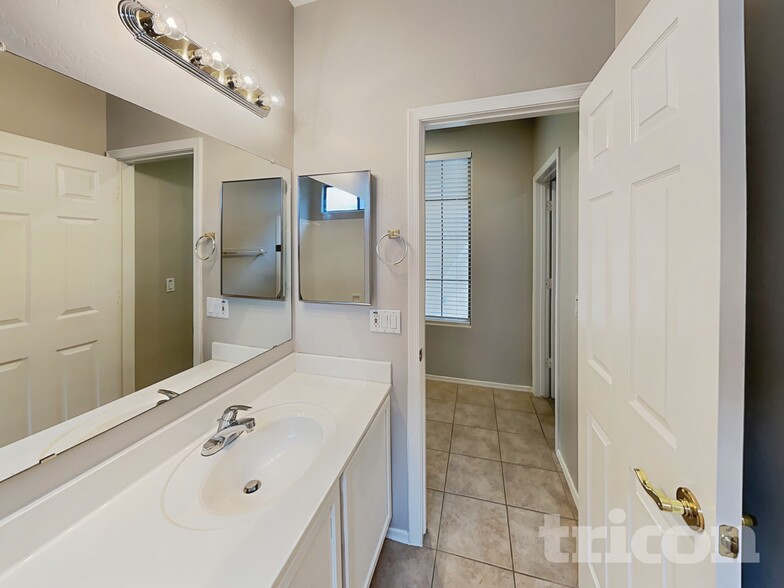 Building Photo - 13218 W Jacobson Dr