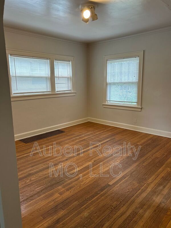 Building Photo - 5412 Harrison St