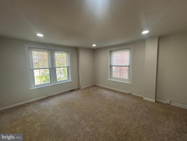 Building Photo - 127 Haws Ave