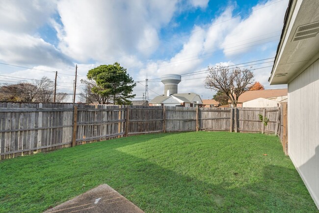 Building Photo - WEST MESQUITE HOME