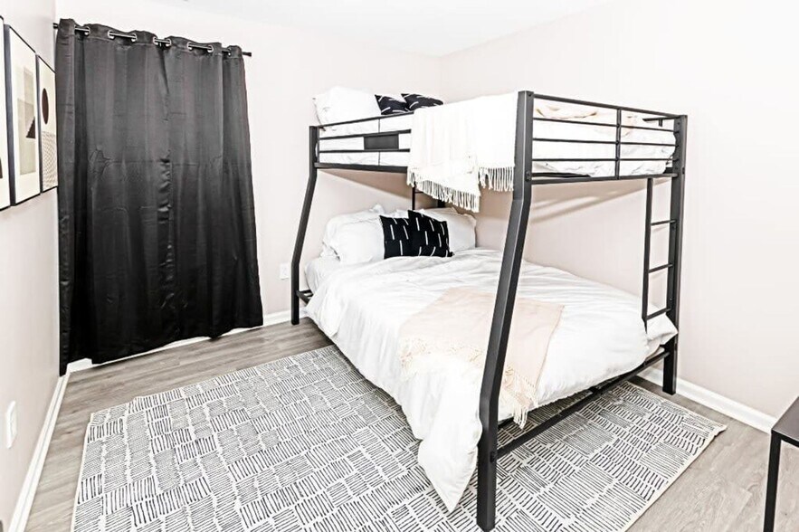 Building Photo - Wide Open Spaces - 3 Bedroom 1.5 Bath Half Double