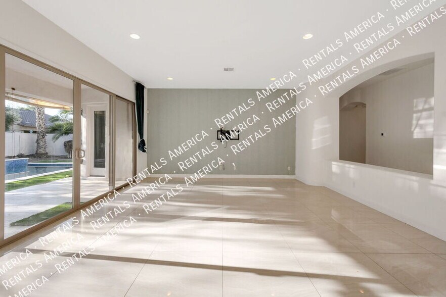 Building Photo - 4093 E Woodside Way