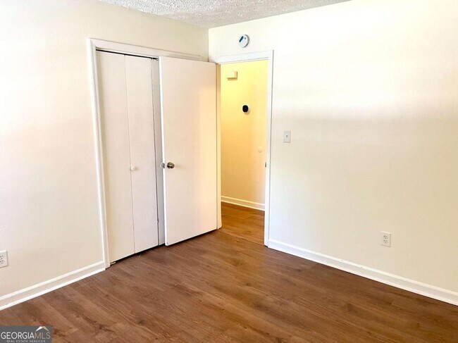 Building Photo - 135 Meadowbrook Ct