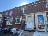 Building Photo - Stunning 3-Bedroom Townhome with Garage in Brookhaven! Available NOW!