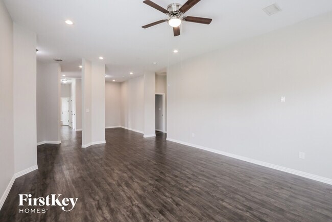 Building Photo - 1633 Mockingbird Ln