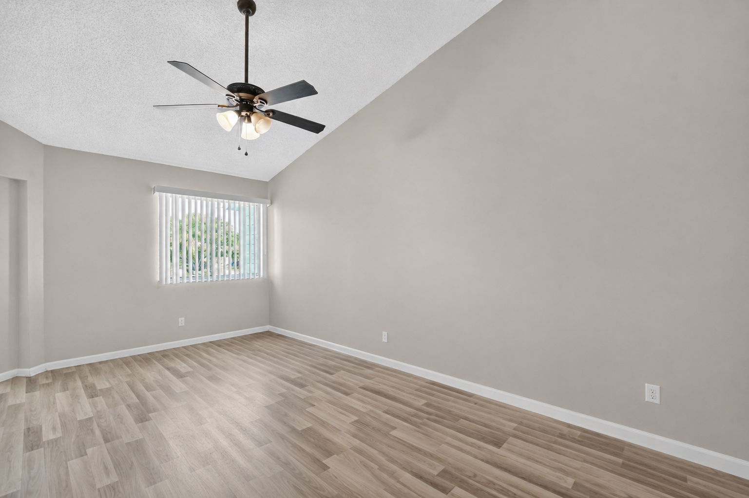 Building Photo - 5314 Sapphire Vly