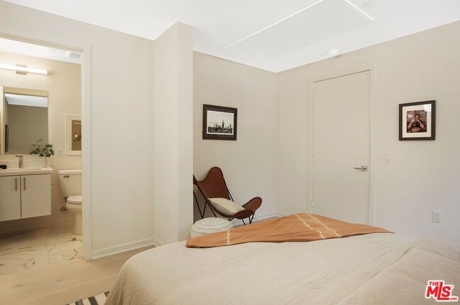 Building Photo - 1933 Griffith Park Blvd