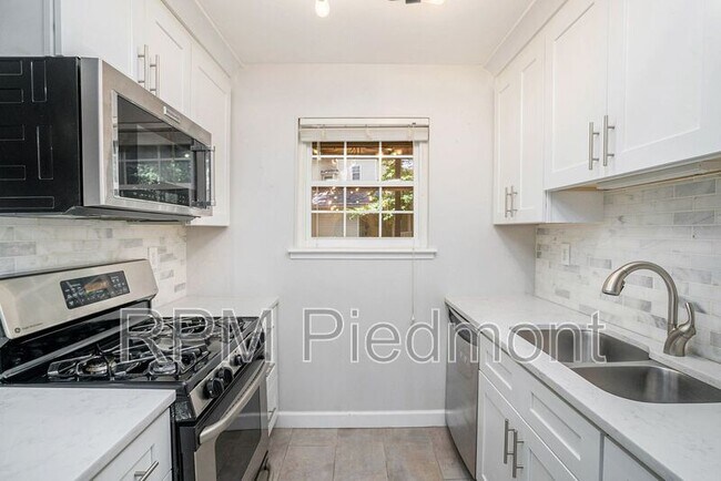 Building Photo - 6820 Glenridge Dr
