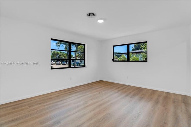 Building Photo - 4210 SW 20th St