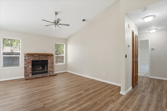 Building Photo - 604 Hovey Way