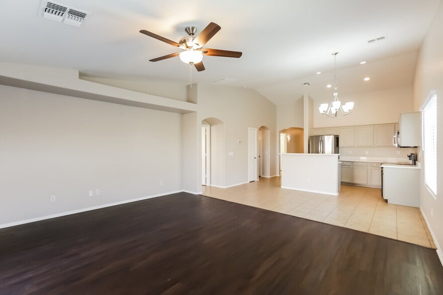 Building Photo - 6622 S 23rd Ave