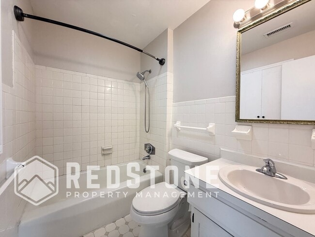 Building Photo - 136 Westview Dr